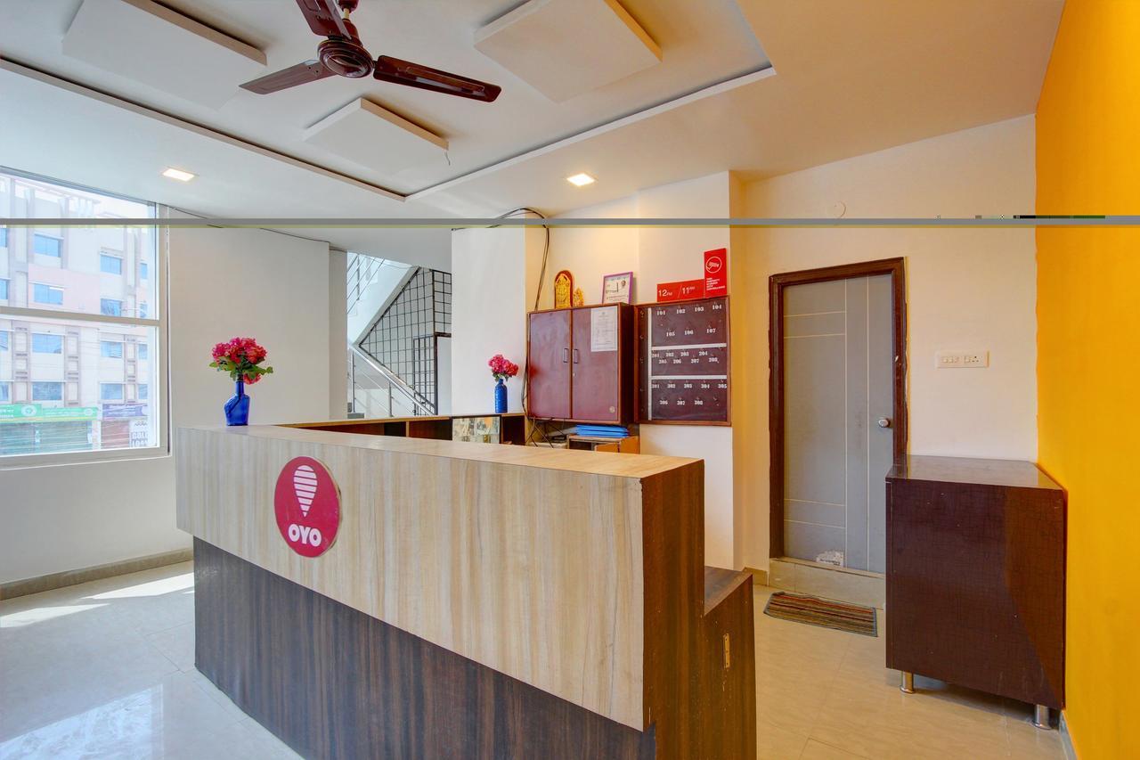 Oyo 11670 Hotel Vishnu Priya Residency Hyderabad Exterior foto