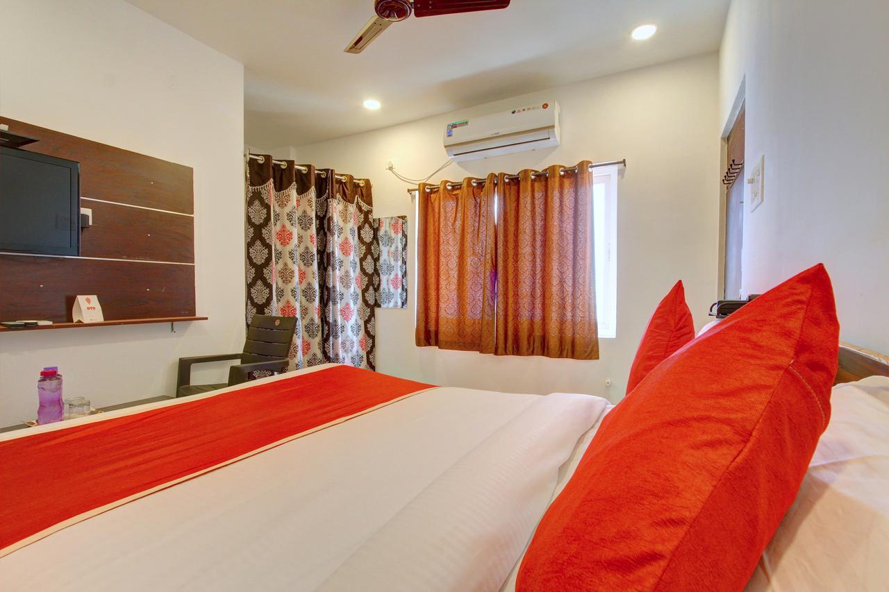 Oyo 11670 Hotel Vishnu Priya Residency Hyderabad Exterior foto